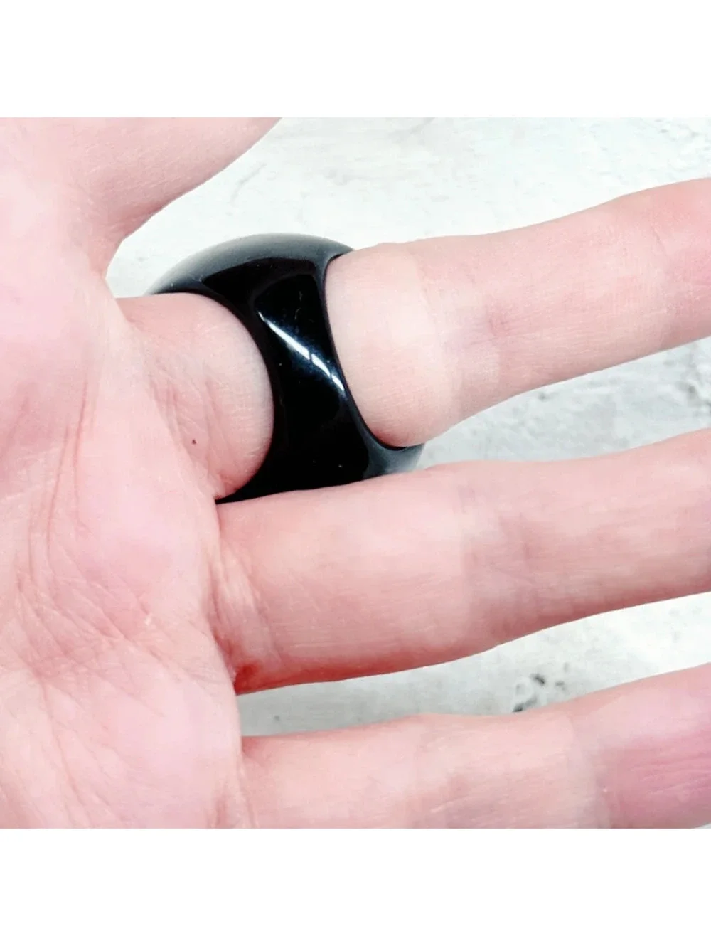 1049mc. Black Vintage Plastic Ring Size 7